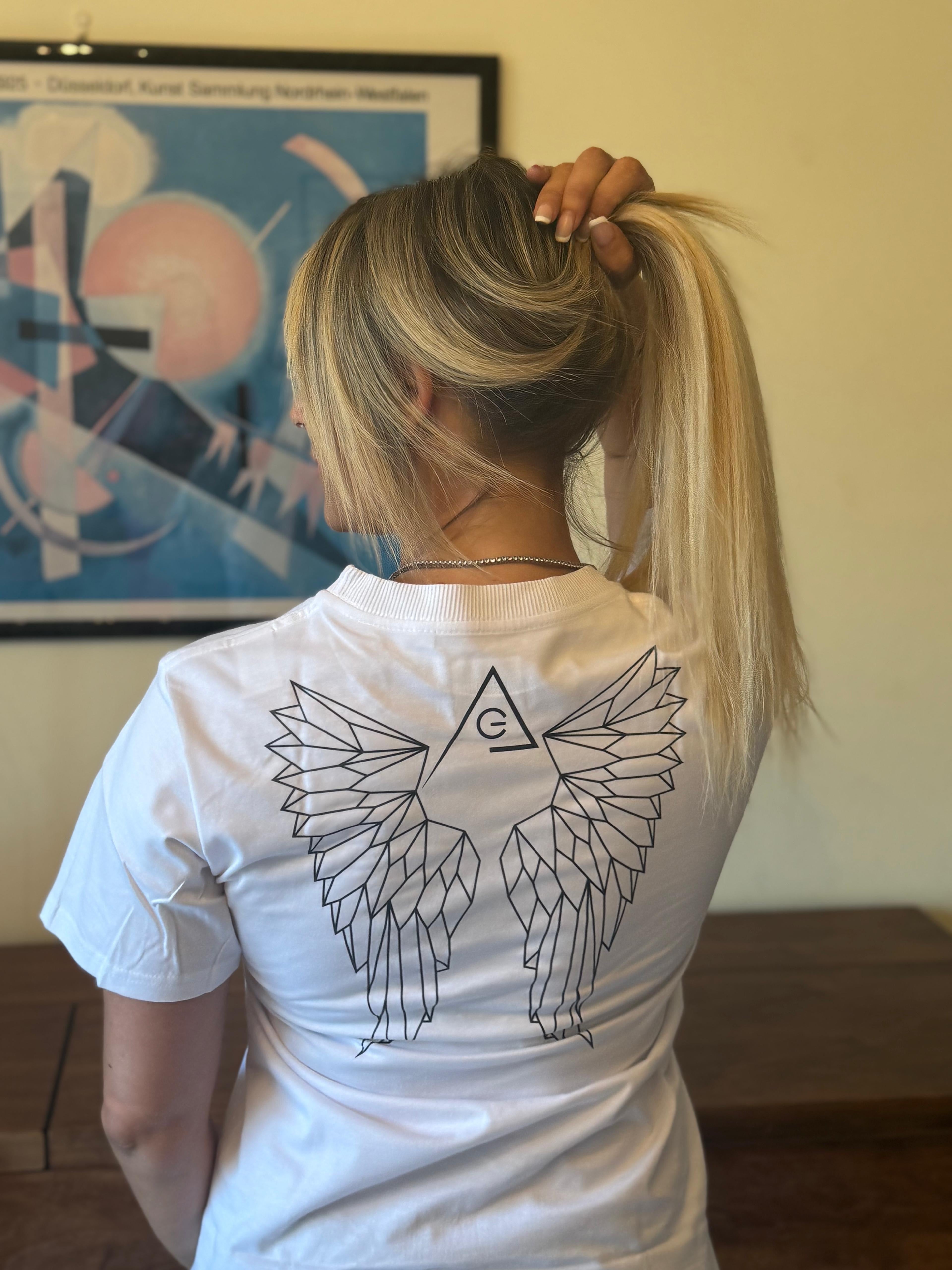 T-shirt #Gmagic in cotone premium: stile, energia e simbolo di libertà. Indossa la tua luce e vivi il messaggio del mondo Gmagic.