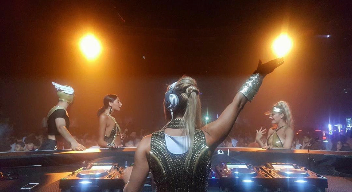 Musica eventi #Gmagic: esperienze uniche con suoni, luci e vibrazioni positive firmate Giulia Regain. Eleganza e magia per eventi indimenticabili.