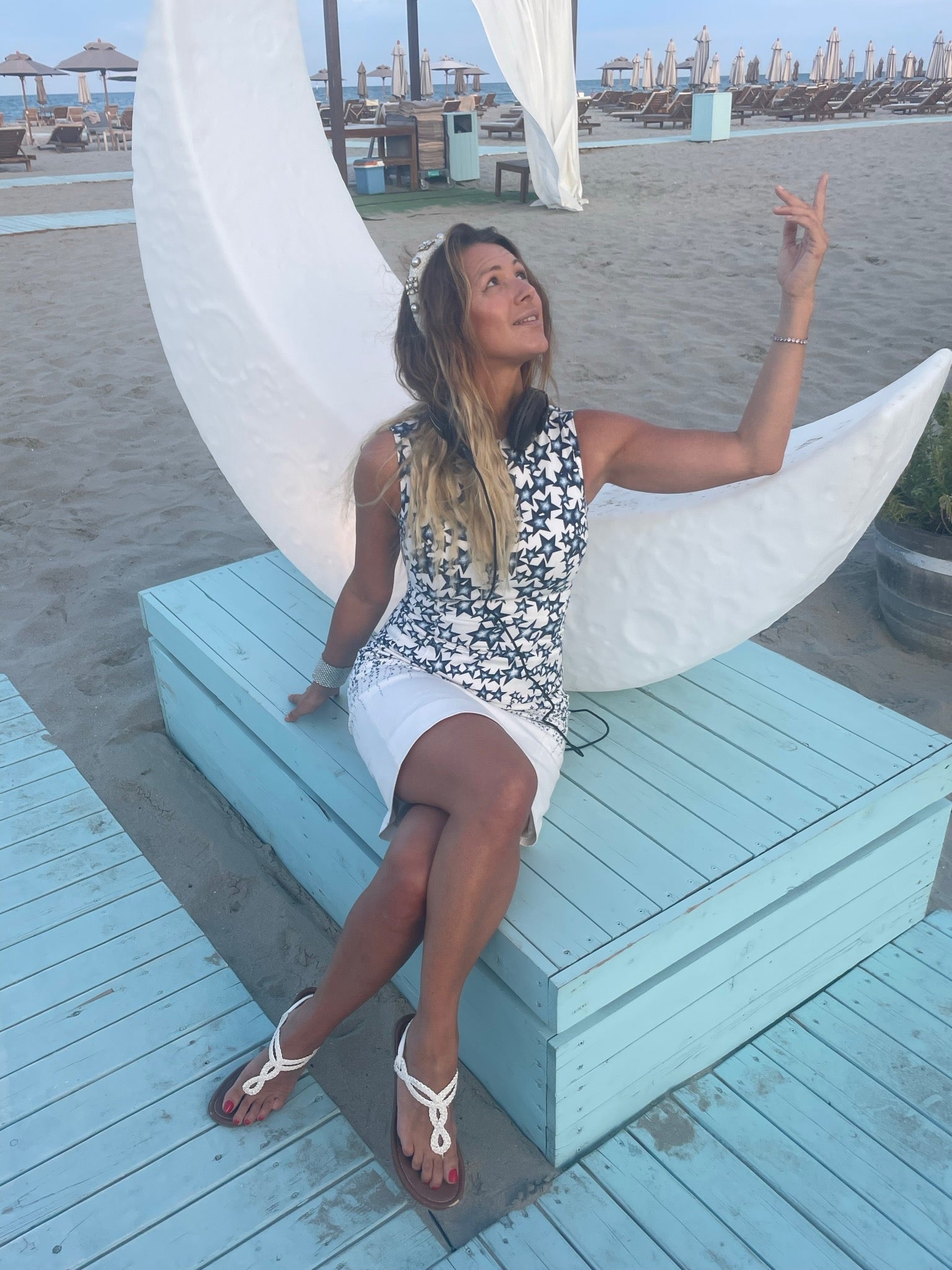 Luna Bianca Rosa è il DJ set spirituale di Giulia Regain: suoni 432 Hz, vibrazioni mistiche e musica per eventi olistici, retreat e cerimonie sacre.