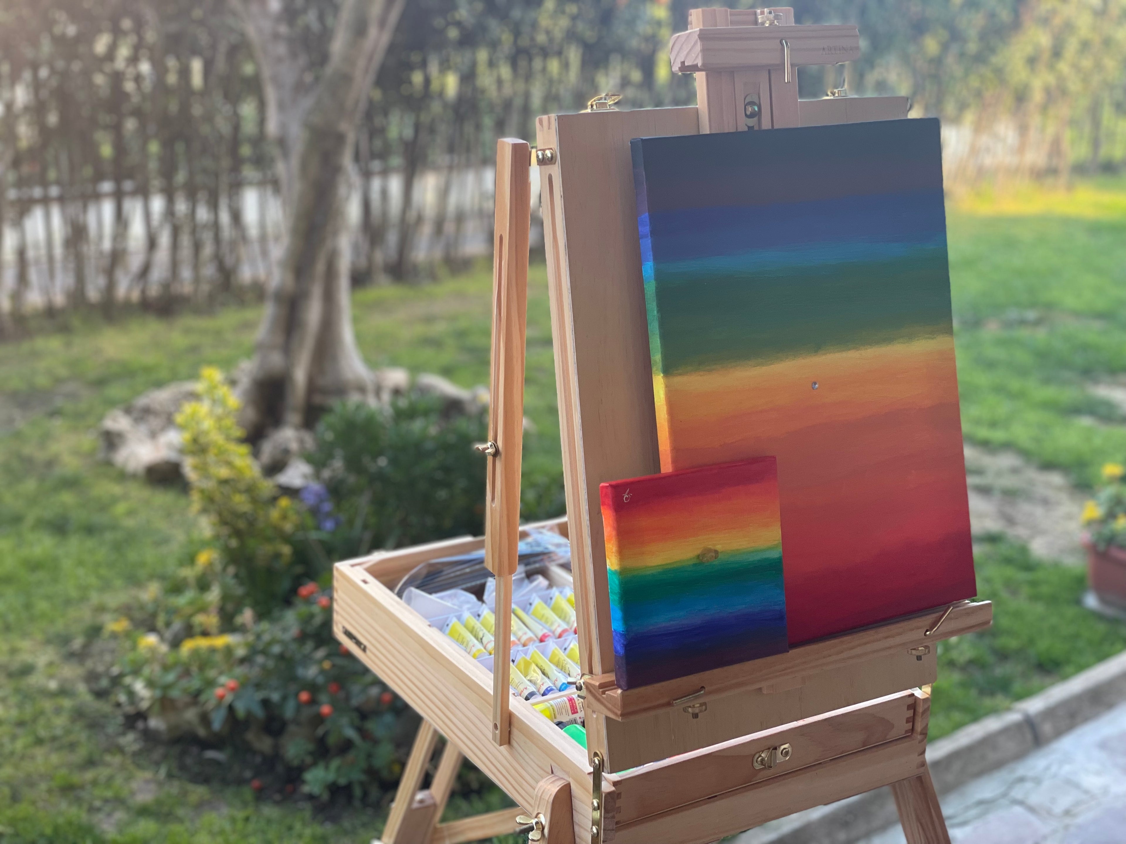 Quadro “Un Mare di Arcobaleno” di Giulia Regain con colori vibranti e simbolismo spirituale